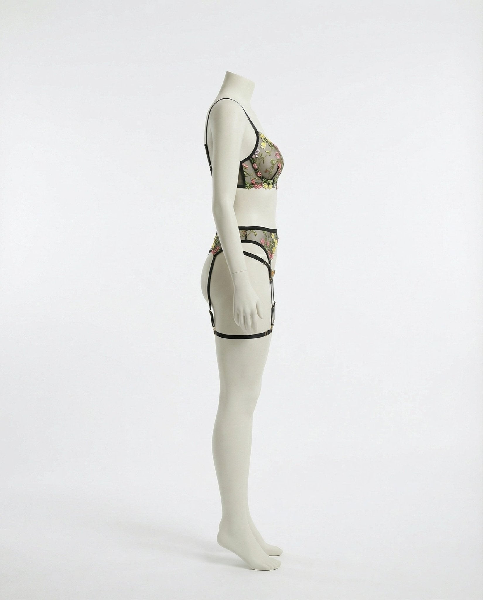 Floral Embroidered Lingerie Set: Comfort meets elegance - AR UNIVERSALAR UNIVERSALLingerie SetLingerie Set