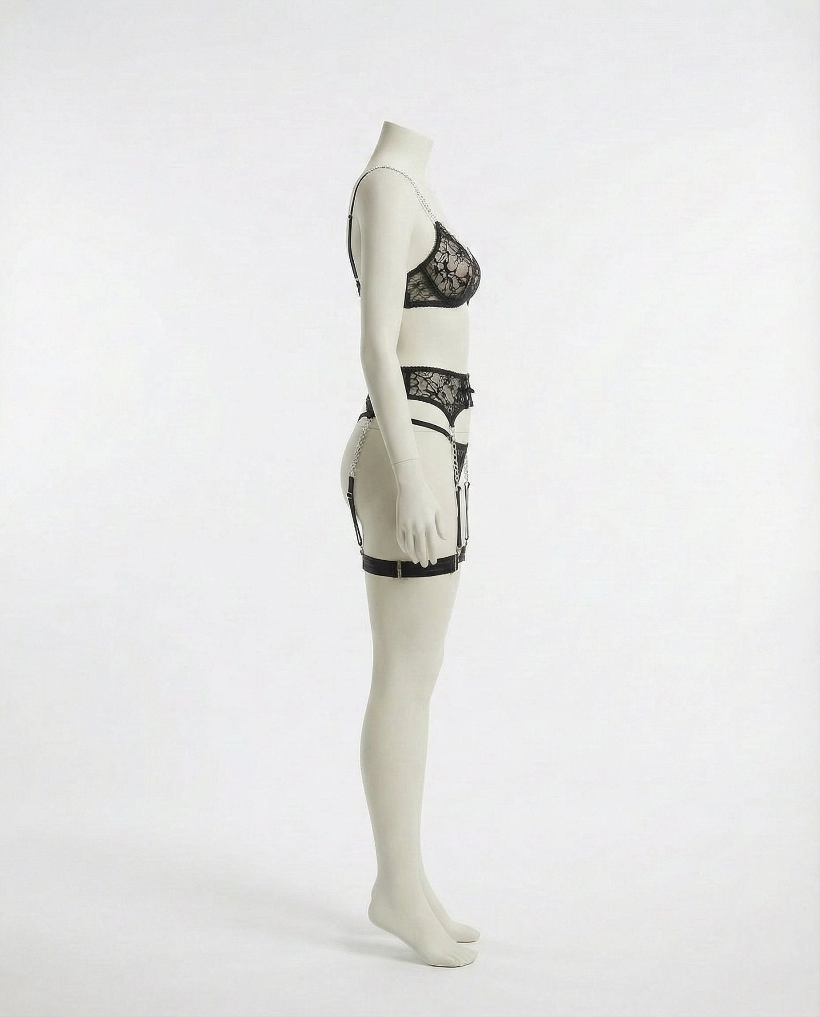 Lace Lingerie Set with Underwire Bra, Suspender Belt, and Thong - AR UNIVERSALghntshLingerie Set